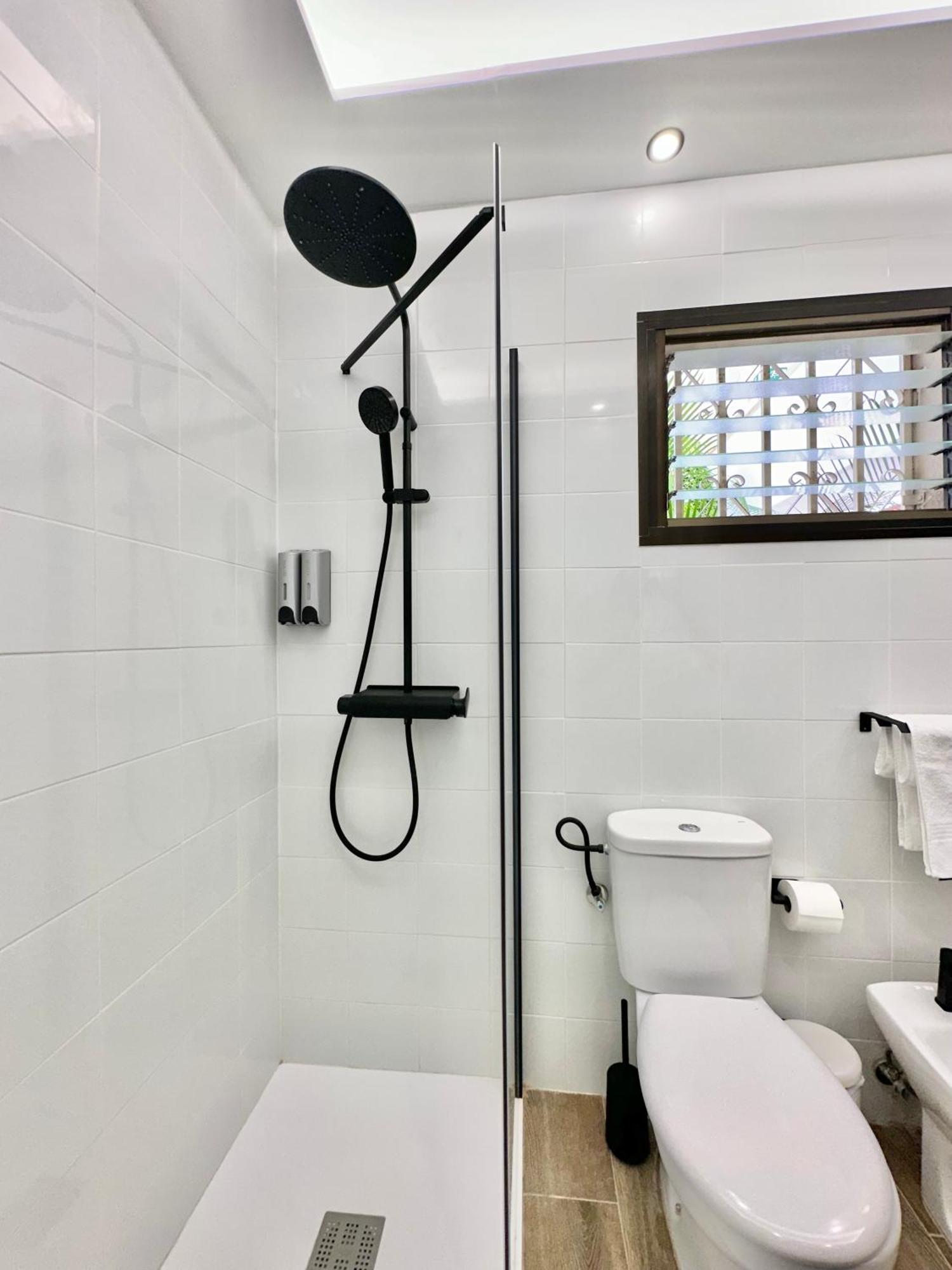 Pool Views Terrace Apartment Лос Кристианос Екстериор снимка