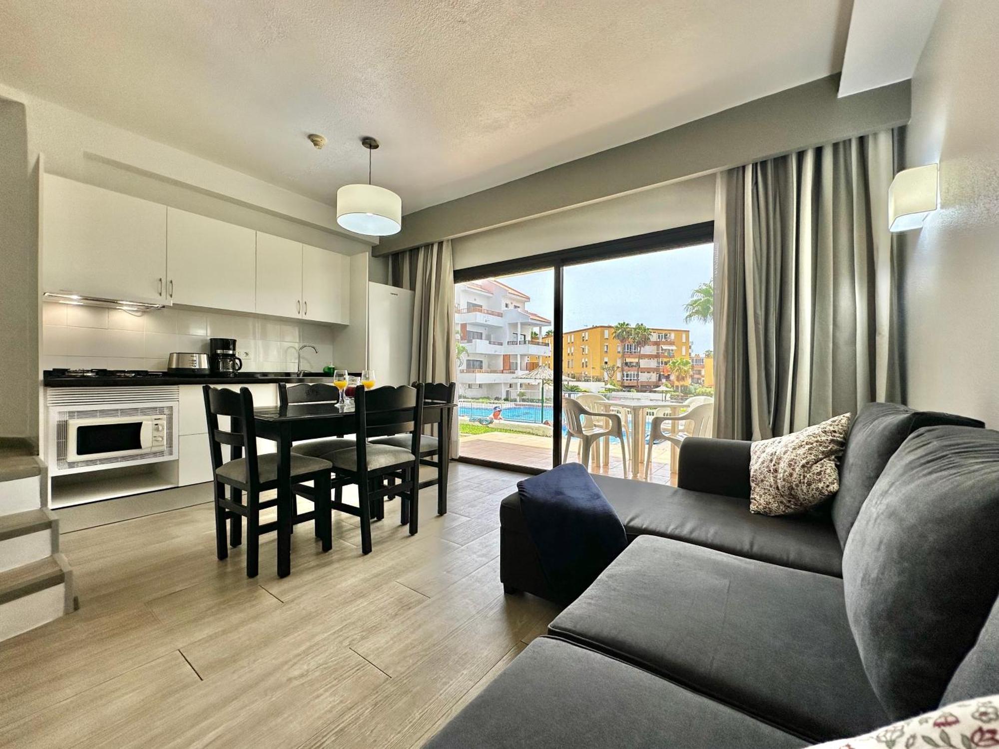Pool Views Terrace Apartment Лос Кристианос Екстериор снимка