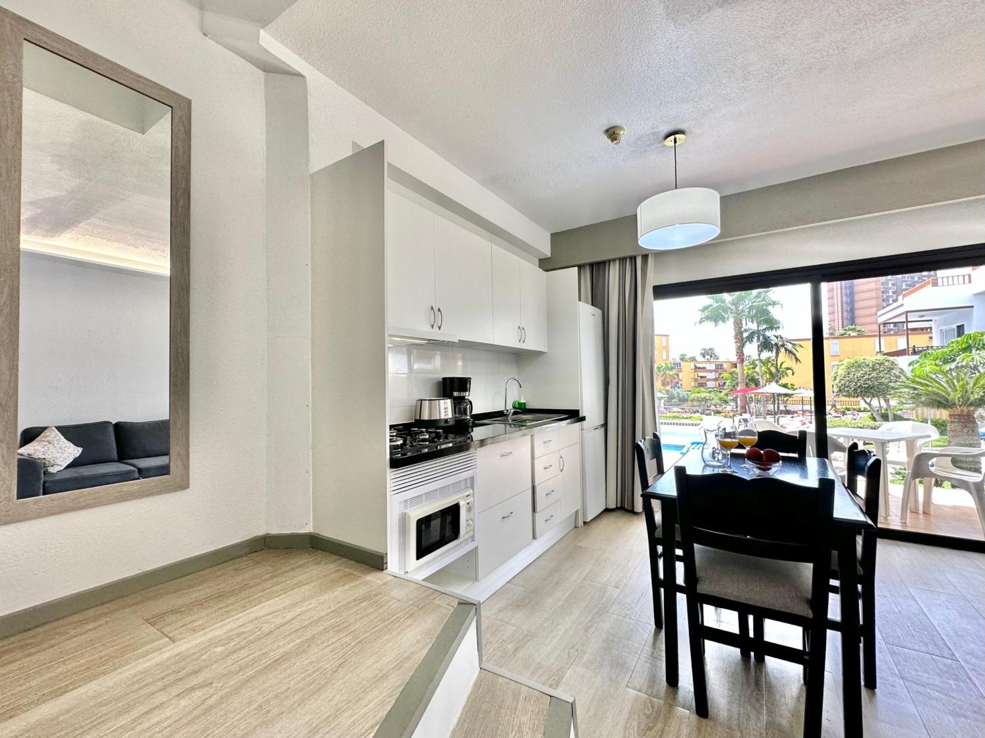 Pool Views Terrace Apartment Лос Кристианос Екстериор снимка