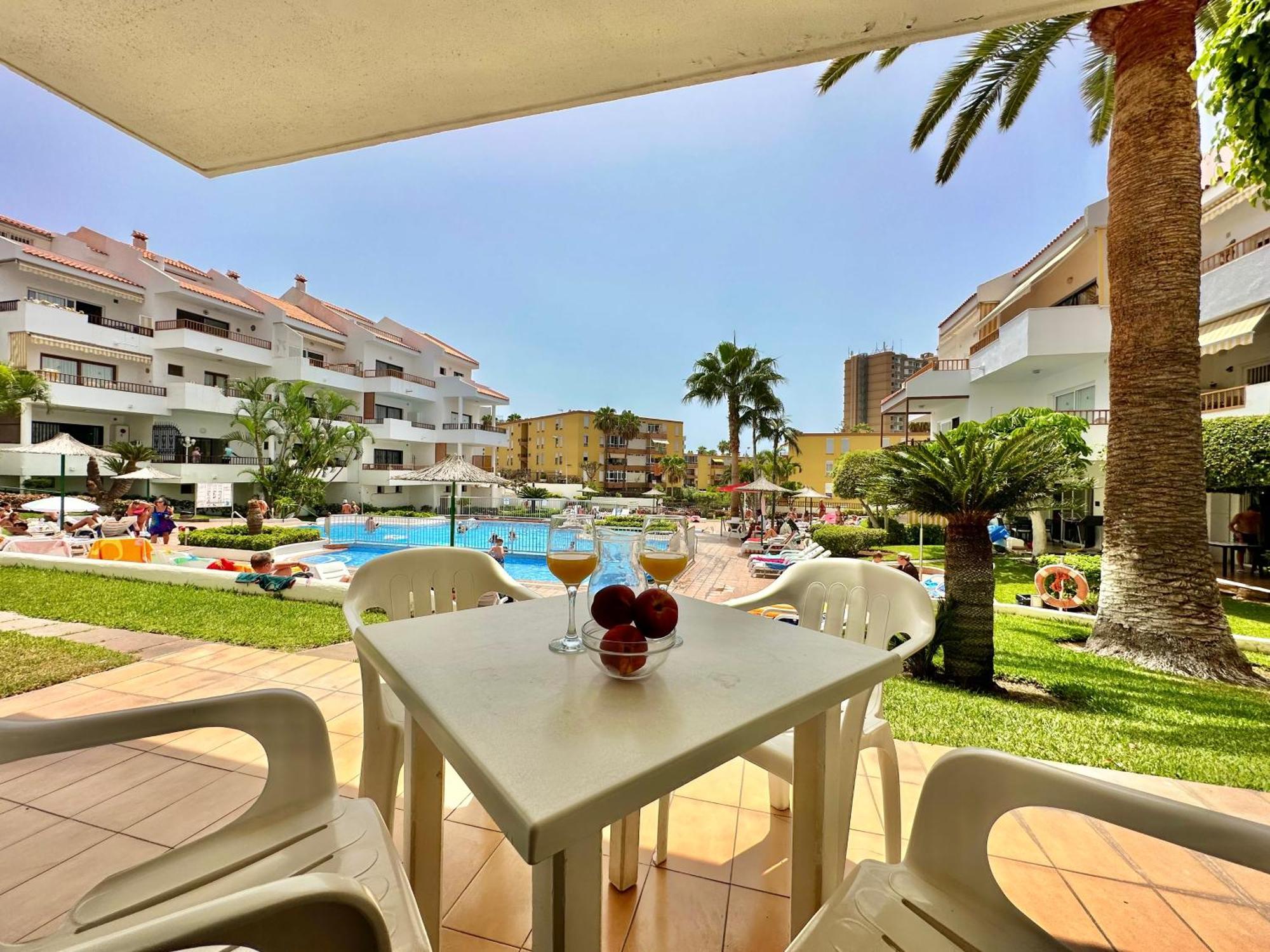 Pool Views Terrace Apartment Лос Кристианос Екстериор снимка