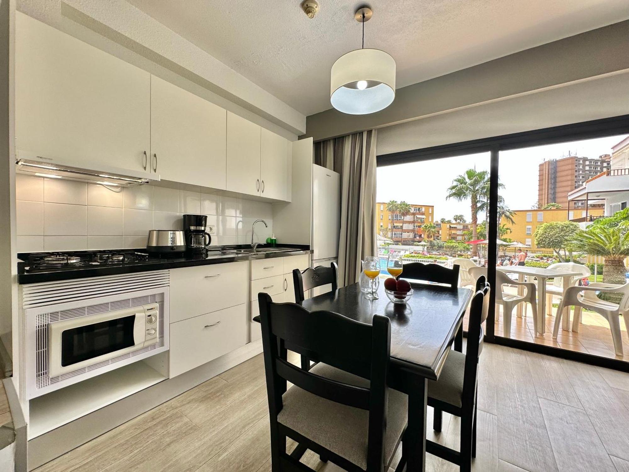 Pool Views Terrace Apartment Лос Кристианос Екстериор снимка
